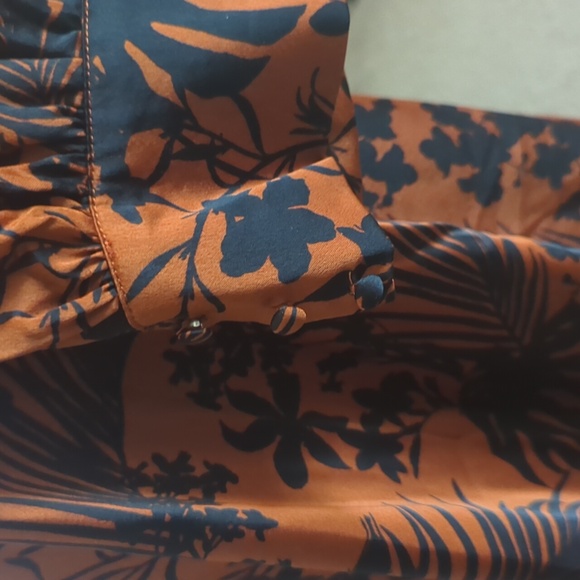 Elegant Black and Brown Floral Dress - Picture 6 of 10